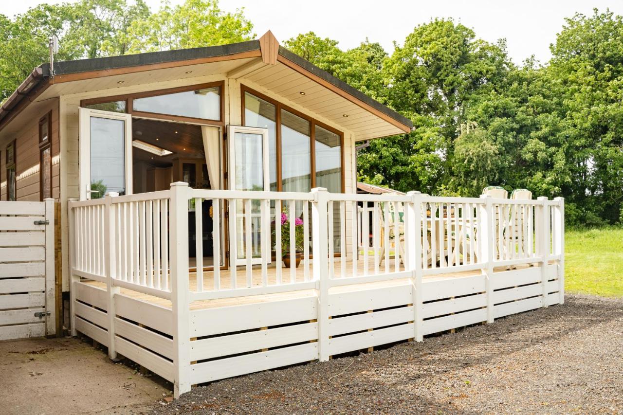 Pass The Keys The Lodge At Point House Farm - Sleeps Up To 6 Chester Exterior photo